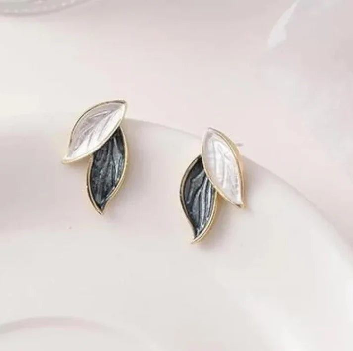 UNI-10311 - Black Leaves Gold - Earring