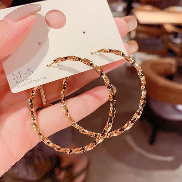 UNI-10092 - Twisted Hoop Gold - Earring